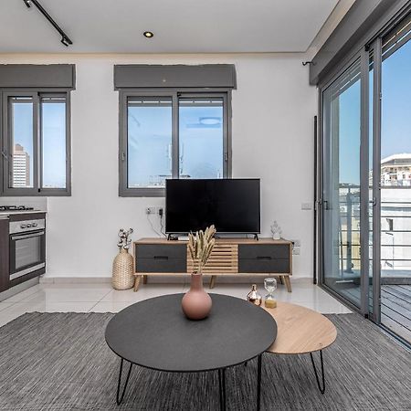 Superb 1,5 Bdr W Balcony Close To The Beach 텔아비브 외부 사진