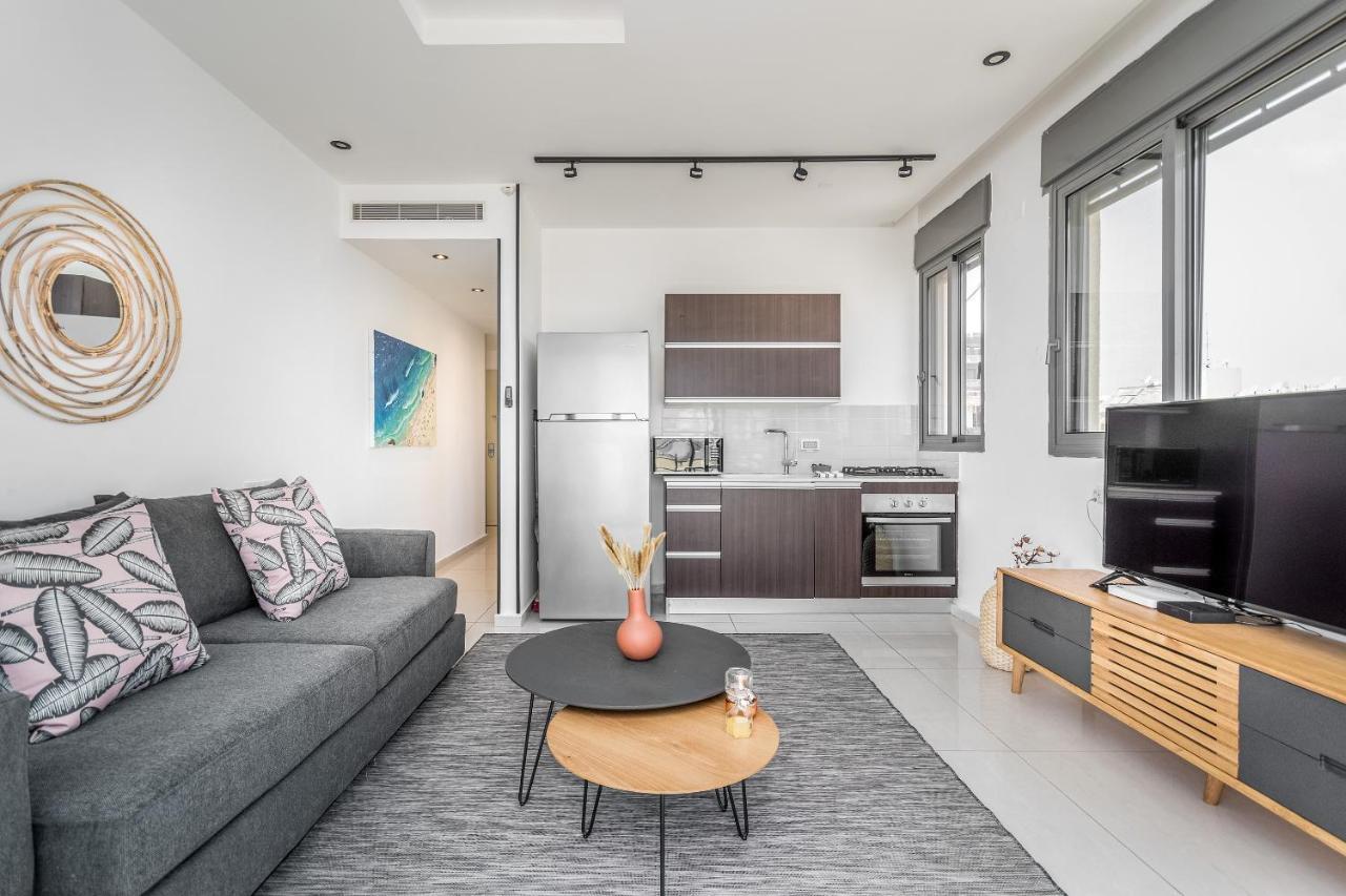 Superb 1,5 Bdr W Balcony Close To The Beach 텔아비브 외부 사진